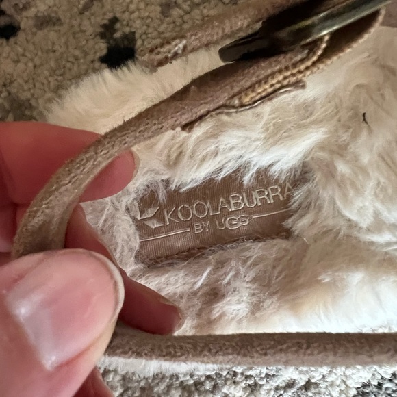 Women’s size 8 UGG super soft slippers. Only worn once. - Picture 3 of 3